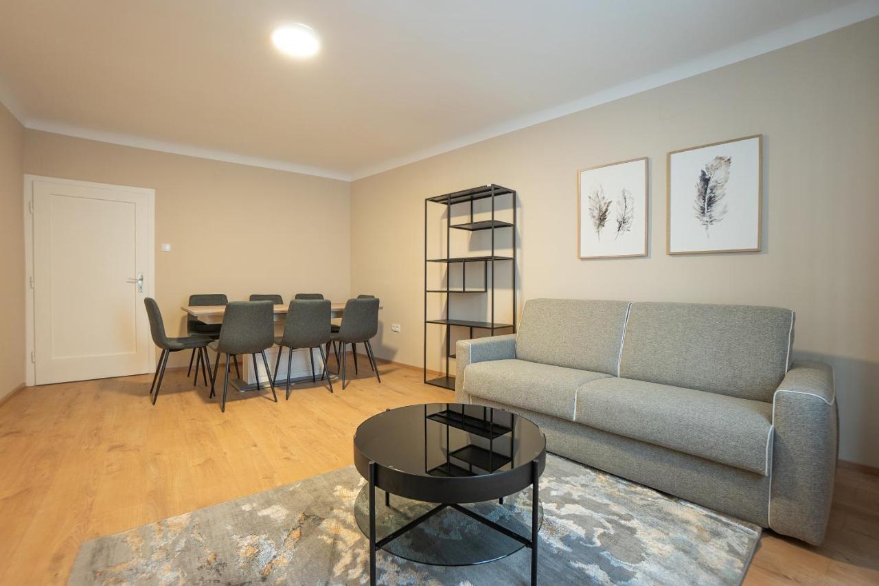 Stephansplatz View: Spacious 2-Bedroom with Balcony Vienna Exterior photo