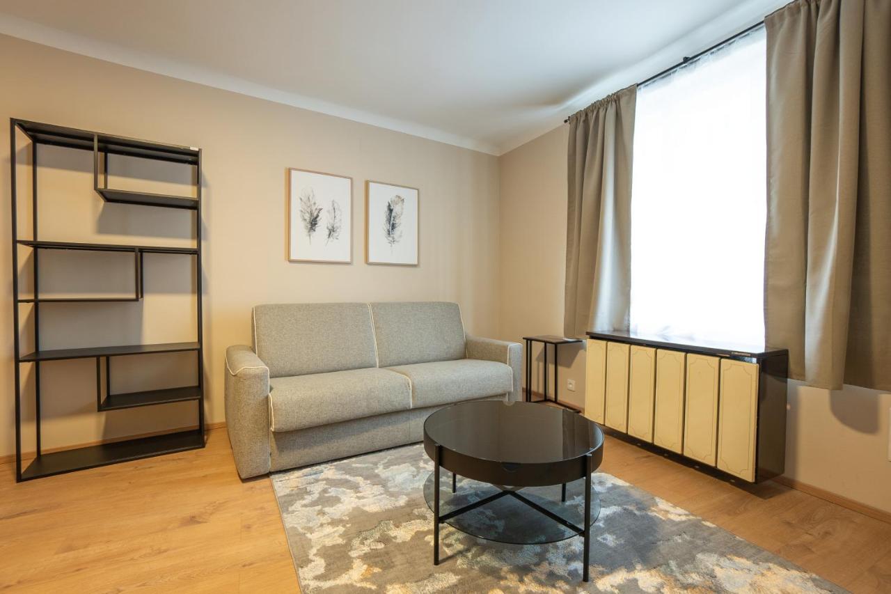 Stephansplatz View: Spacious 2-Bedroom with Balcony Vienna Exterior photo
