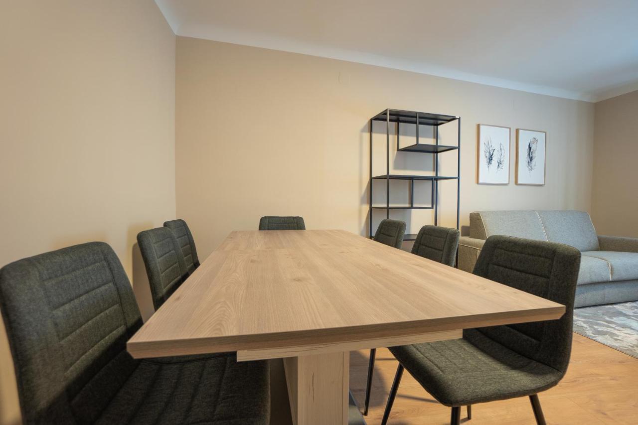 Stephansplatz View: Spacious 2-Bedroom with Balcony Vienna Exterior photo