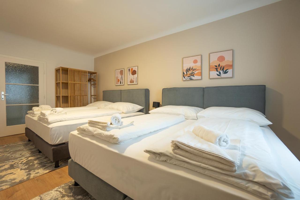 Stephansplatz View: Spacious 2-Bedroom with Balcony Vienna Exterior photo