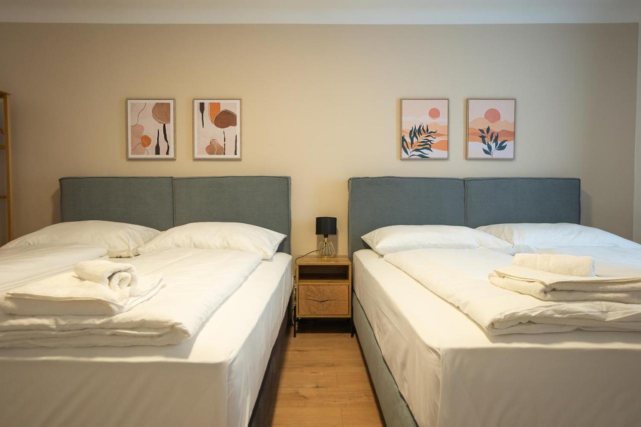 Stephansplatz View: Spacious 2-Bedroom with Balcony Vienna Exterior photo