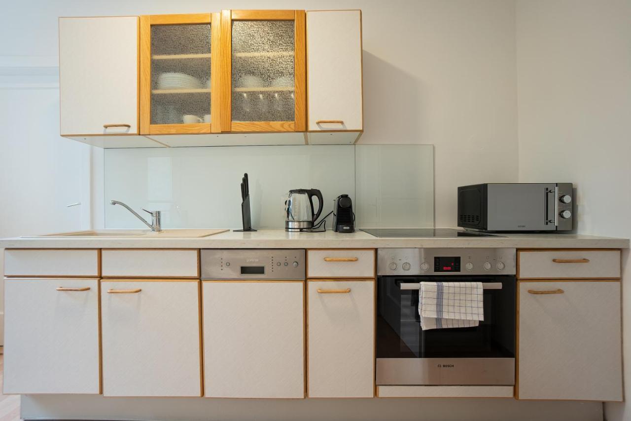 Stephansplatz View: Spacious 2-Bedroom with Balcony Vienna Exterior photo